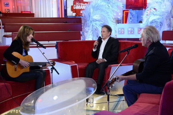 Carla Bruni, Michel Drucker et Didier Barbelivien - Enregistrement de l'émission "Vivement Dimanche" (France 2) à Paris le 10 décembre 2014.