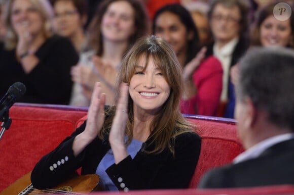 Carla Bruni - Carla Bruni-Sarkozy lors de l'enregistrement de l'émission "Vivement Dimanche" (France 2)  à Paris le 10 décembre 2014.