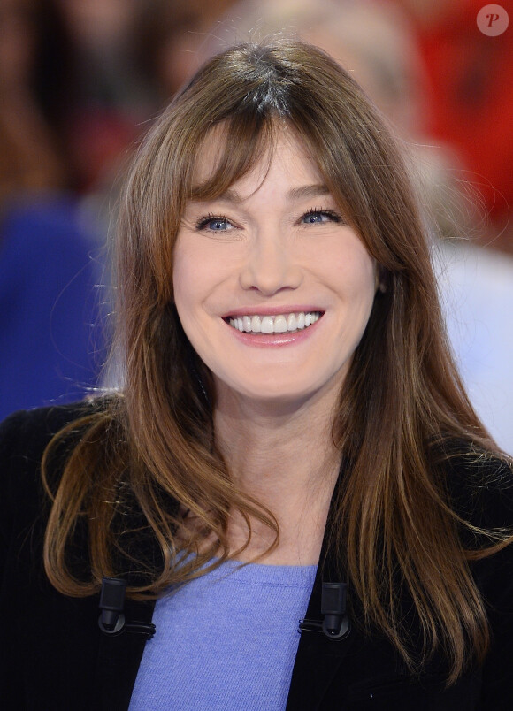 Carla Bruni - Carla Bruni-Sarkozy lors de l'enregistrement de l'émission "Vivement Dimanche" (France 2)  à Paris le 10 décembre 2014.