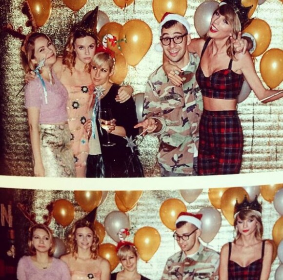 Jack Antonoff pose avec Taylor Swift à sa fête d'anniversaire, le 12 décembre 2014