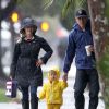 Exclusif - Malgré la pluie, Reese Witherspoon et son mari Jim Toth sont allés se promener avec leur fils Tennessee dans les rues de Santa Monica. Le 12 décembre 2014.