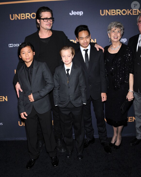 Brad Pitt, Maddox Jolie-Pitt, Shiloh Jolie-Pitt, Pax Jolie-Pitt à la première du film "Unbroken" à Hollywood, le 15 décembre 2014.