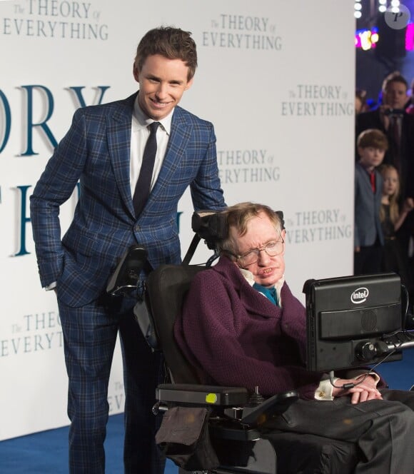 Eddie Redmayne, Stephen Hawking - Avant-première du film "Une merveilleuse histoire du temps" à Londres le 9 décembre 2014.