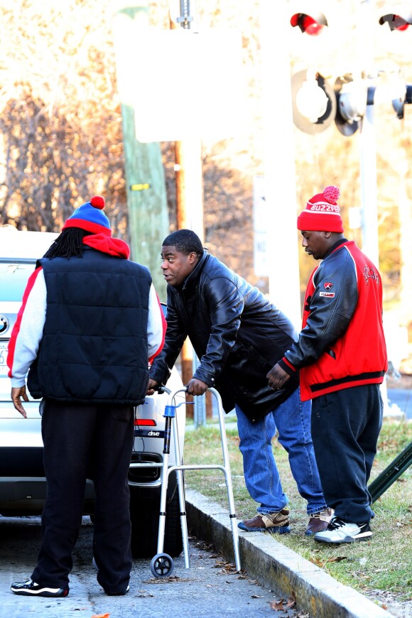 Exclusive - Tracy Morgan, entouré de sa famille, tente de remarcher six mois après son terrible accident de voiture dans le New Jersey, le 15 décembre 2014.