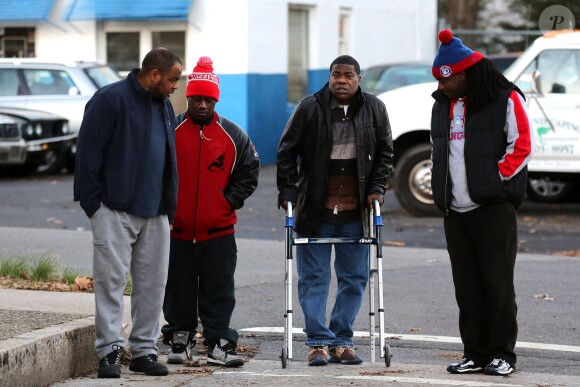 Exclusive - Tracy Morgan, entouré de sa famille, tente de remarcher six mois après son terrible accident de voiture dans le New Jersey, le 15 décembre 2014.