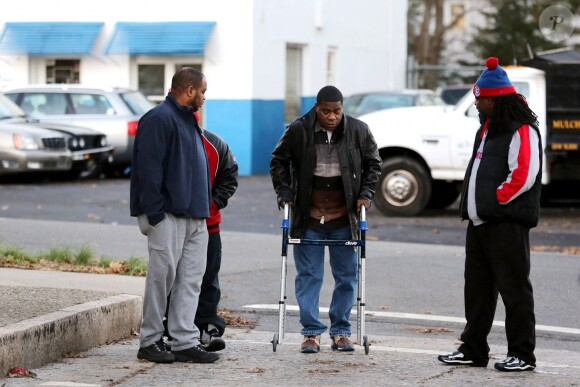 Exclusive - Tracy Morgan, entouré de sa famille, tente de remarcher six mois après son terrible accident de voiture dans le New Jersey, le 15 décembre 2014.