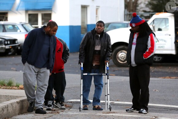 Exclusive - Tracy Morgan, entouré de sa famille, tente de remarcher six mois après son terrible accident de voiture dans le New Jersey, le 15 décembre 2014.