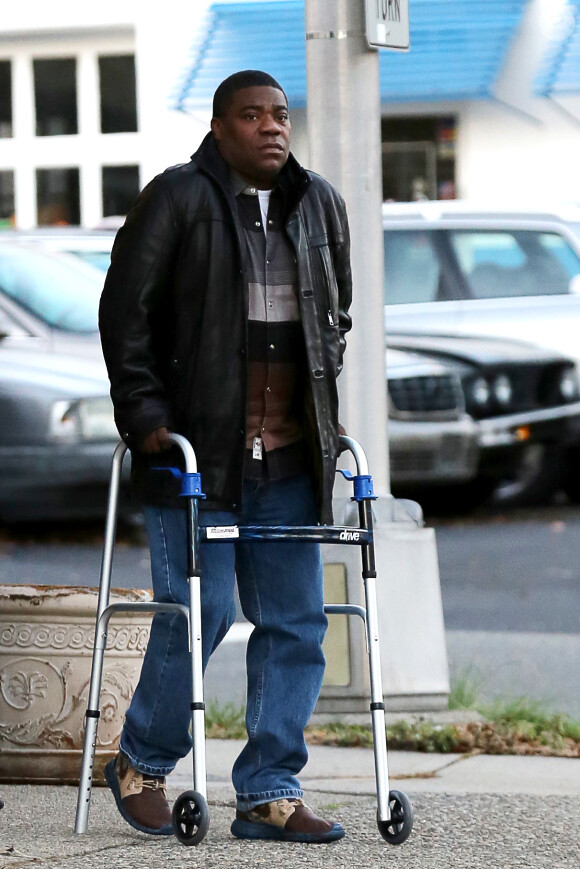 Exclusive - Tracy Morgan, entouré de sa famille, tente de remarcher six mois après son terrible accident de voiture dans le New Jersey, le 15 décembre 2014.