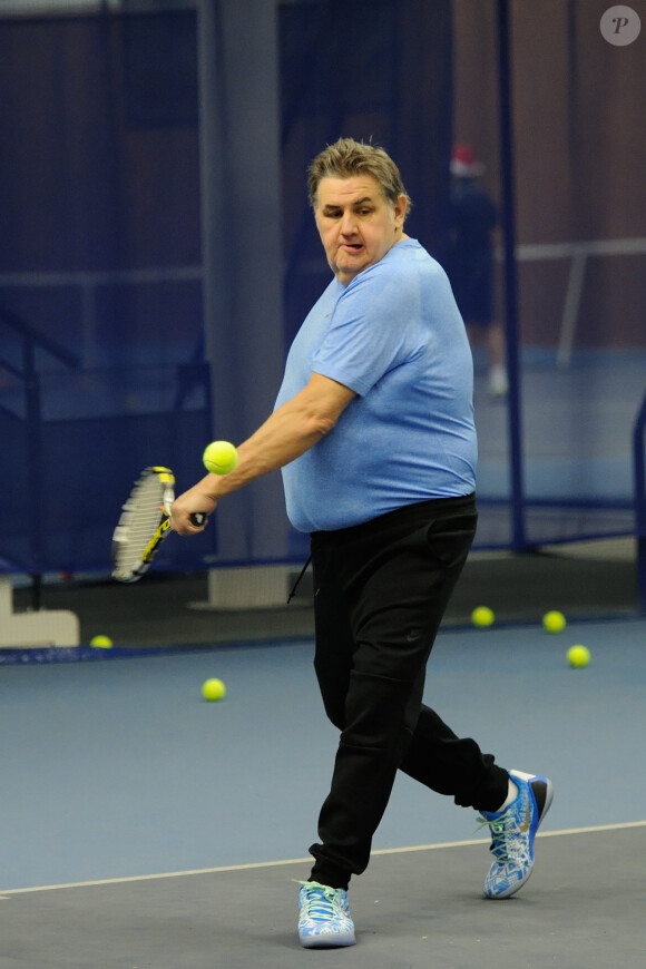 Pierre Ménès lors de la journée Sourire Gagnant organisée par l'association Enfant Star et Match au Levallois Sporting Club le 18 décembre 2014