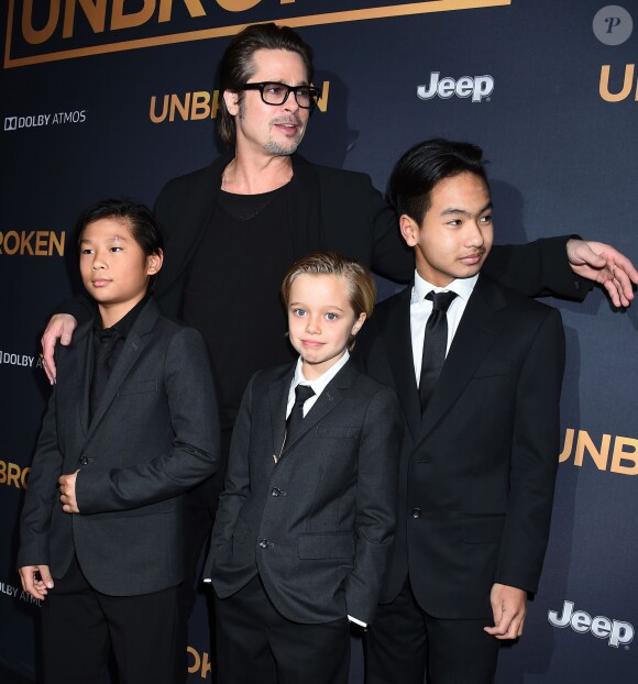 Brad Pitt avec ses enfants Maddox, Pax et Shiloh Jolie-Pitt à la première du film "Unbroken" à Hollywood, le 15 décembre 2014. 
