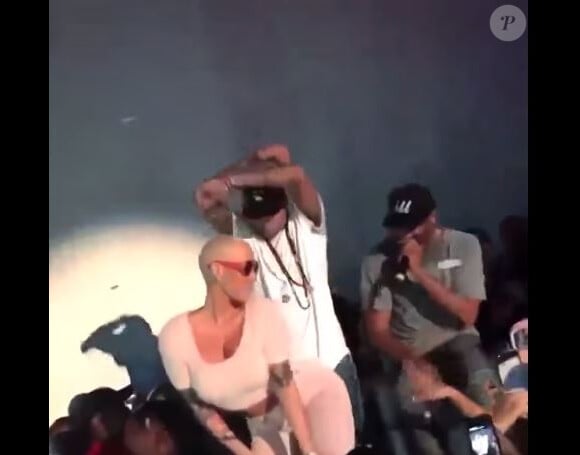 Amber Rose et Chris Brown en pleine danse très rapprochée au Supperclub. Hollywood, Los Angeles, le 19 décembre 2014.