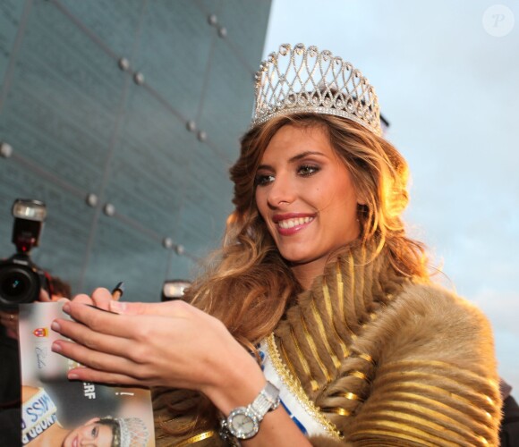 Camille Cerf (Miss France 2015), de retour dans sa région natale, en visite à Calais et à Coulogne, le samedi 20 décembre 2014.