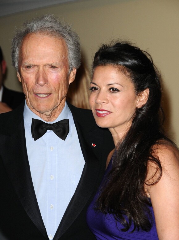 Clint Eastwood et Dina lors des Governors Awards à Los Angeles le 13 novembre 2010