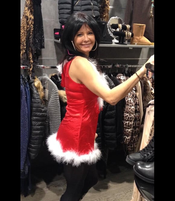 Nathalie de Secret Story 8, se déguise en mère Noël sexy. Le 24 décembre 2014. Sa tenue a beaucoup fait réagir sur Twitter.