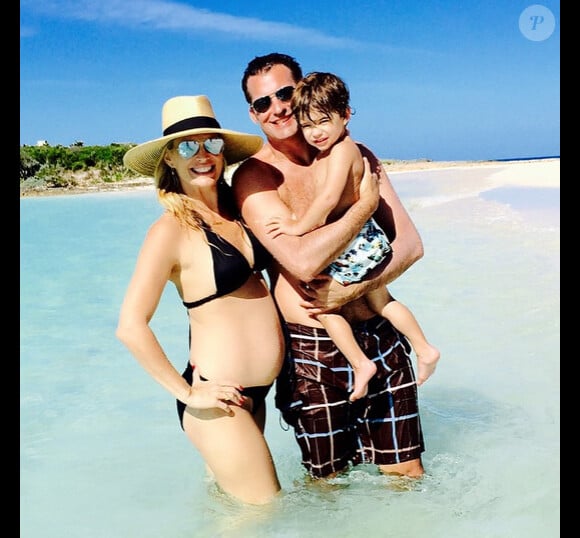 Molly Sims partage ses photos de vacances en famille aux Bahamas sur le réseau social Instagram, le 29 décembre 2014.
 