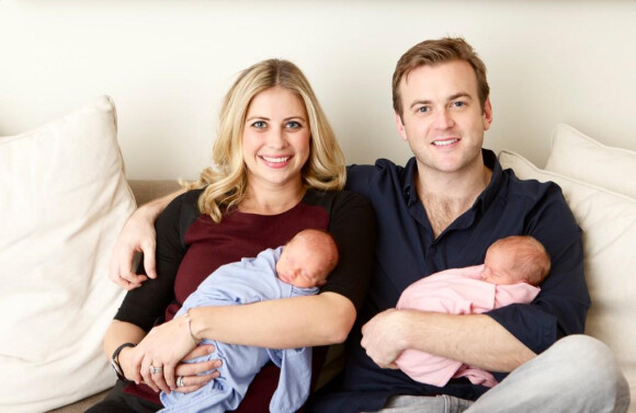Holly Branson, la fille de Richard, présente ses jumeaux Etta et Artie, nés le 20 décembre 2014, avec son mari Freddie.