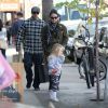 Pink s'est offert une journée détente avec son mari Carey Hart et leur fille Willow, le 4 janvier 2015 à Los Angeles.