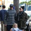 Pink s'est offert une journée détente avec son mari Carey Hart et leur fille Willow, le 4 janvier 2015 à Los Angeles.