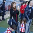 Fernando Torres lors de sa présentation comme nouveau joueur de l'équipe de football Atlético de Madrid au stade Vicente Calderon à Madrid le 4 janvier 2015 devant sa femme Olalla Domínguez et leurs enfants, Leo (3 ans et demi) et Nora (5 ans).  