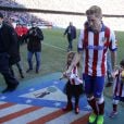  Fernando Torres lors de sa présentation comme nouveau joueur de l'équipe de football Atlético de Madrid au stade Vicente Calderon à Madrid le 4 janvier 2015 devant sa femme Olalla Domínguez et leurs enfants, Leo (3 ans et demi) et Nora (5 ans).  