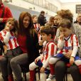  Fernando Torres lors de sa présentation comme joueur de l'équipe de football Atlético de Madrid au stade Vicente Calderon le 4 janvier 2015 devant sa femme Olalla Domínguez et leurs enfants, Leo (3 ans et demi) et Nora (5 ans). 