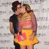 Sara (Secret Story 8) embrasse sa petite-amie Aurore - Cérémonie des "Lauriers TV Awards 2015" à la Cigale à Paris, le 6 janvier 2015.
