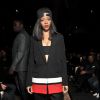 Rihanna, en costume masculin Givenchy et baskets Nike + R.T., assiste au défilé Givenchy automne-hiver 2014-2015 à Paris, le 2 mars 2014.