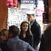 Angelina Jolie fait du shopping avec ses enfants. On la voit avec Zahara et Shiloh le 7 janvier 2015 à Rome
