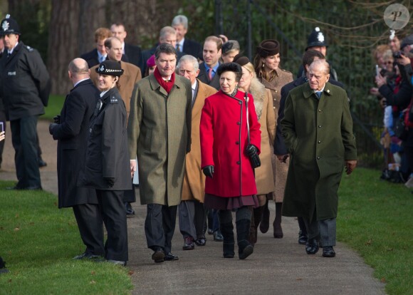 La princesse Anne en tête du cortège de la famille royale britannique lors de la messe de Noël à Sandringham, dans le Norfolk, le 25 décembre 2014