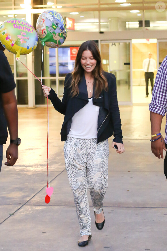Jessica Biel arrive à l'aéroport de Sydney pour rejoindre son mari Justin Timberlake, le 29 septembre 2014.  