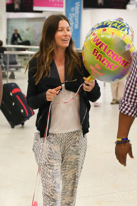 Jessica Biel arrive à l'aéroport de Sydney pour rejoindre son mari Justin Timberlake, le 29 septembre 2014. Jessica revient de Hawaii où elle a passé des vacances en famille. ey