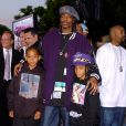  Snoop Dogg et ses fils Cord&eacute; (&agrave; gauche) et Cordell (&agrave; droite) &agrave; Los Angeles, en mai 2004. 
