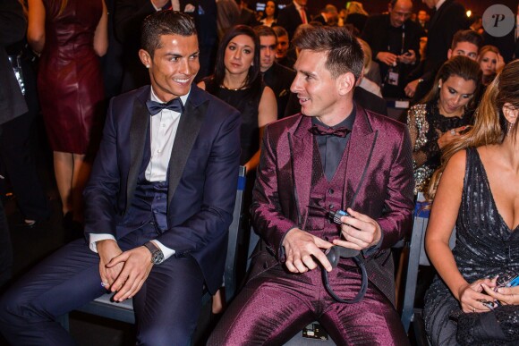 Cristiano Ronaldo et Lionel Messi lors de la soirée du Ballon d'Or 2014 à Zurich, le 12 janvier 2015
