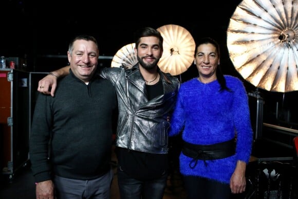 Exclusif - Kendji Girac et ses parents dans les coulisses de l'émission Johnny, la soirée événement, diffusée sur TF1 en prime-time le 20 décembre 2014.