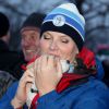 Mette-Marit a fait une douce rencontre, avec Toffen, le petit chien du maire Fabian Stang. Le prince Haakon et la princesse Mette-Marit de Norvège donnaient le coup d'envoi de l'Année 2015 des loisirs en plein air, le 13 janvier 2015 à Oslo.