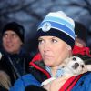 Mette-Marit a fait une douce rencontre, avec Toffen, le petit chien du maire Fabian Stang. Le prince Haakon et la princesse Mette-Marit de Norvège donnaient le coup d'envoi de l'Année 2015 des loisirs en plein air, le 13 janvier 2015 à Oslo.
