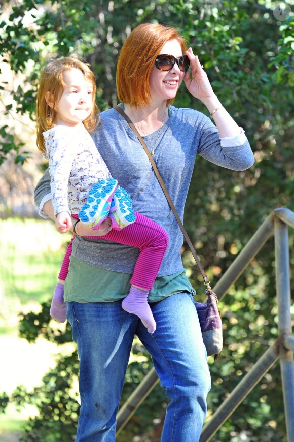 Alyson Hannigan et sa fille Keeva dans un parc le 15 janvier 2015