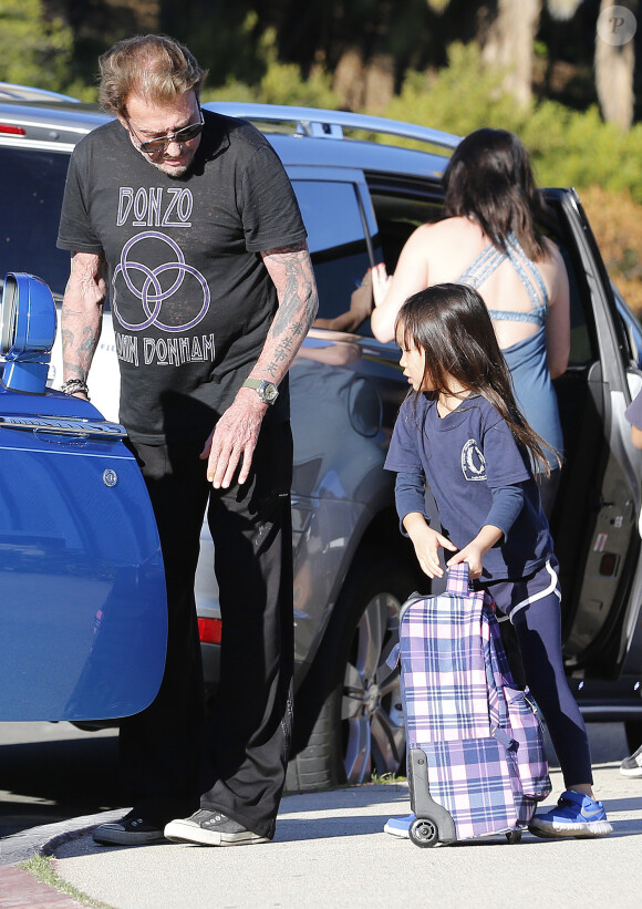 Le chanteur Johnny Hallyday se rend à son cours de gym, avant d'aller chercher sa fille Joy à l'école à Los Angeles, le vendredi 16 janvier 2015.