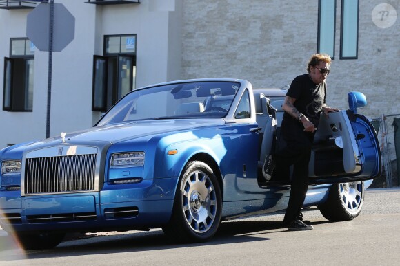 Le chanteur Johnny Hallyday a abîmé sa voiture alors qu'il se rendait à son cours de gym, à Los Angeles, le vendredi 16 janvier 2015.