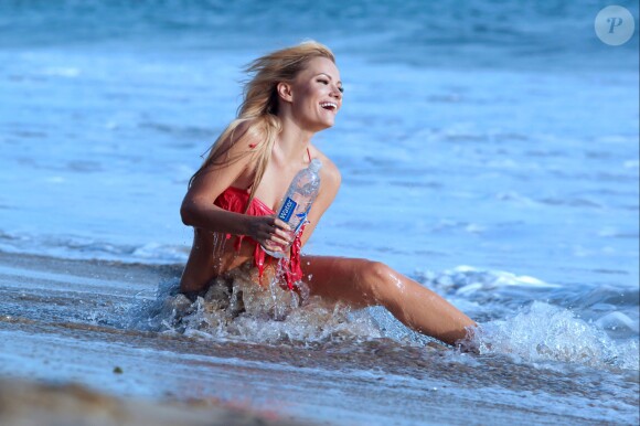 Caitlin O'Connor en plein shooting photo pour 138 Water à Pacific Palisades. Le 5 janvier 2015.