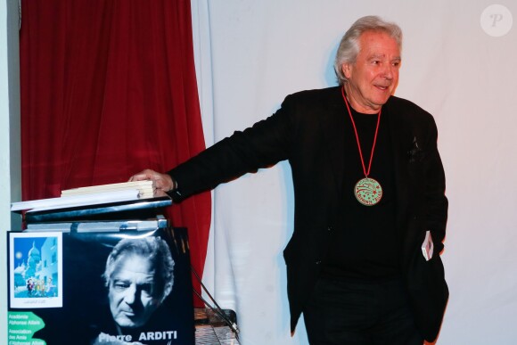 Pierre Arditi - Intronisation de Pierre Arditi à l'Académie Alphonse Allais, au restaurant La Crémaillère à Paris, le 19 janvier 2015