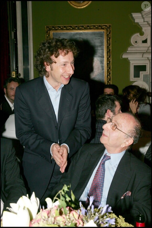 Exclusif - Stéphane Bern et son père Louis. L'animateur célébrait ses 43 ans au château de Groussay en 2006.
