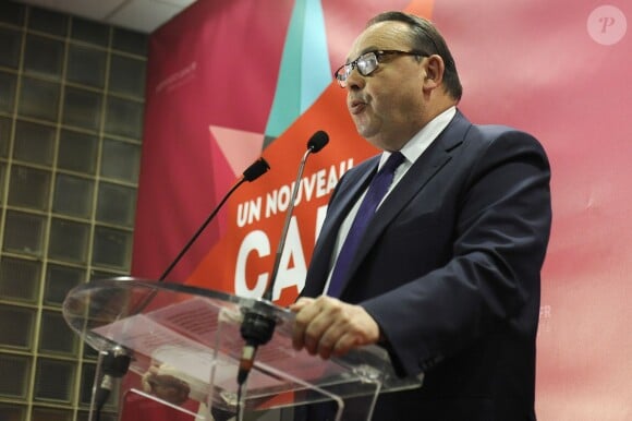 Le candidat PS, Patrick Mennucci s'adresse à la presse après les résultats du 1er tour des élections municipales à Marseille le 23 mars 2014.
