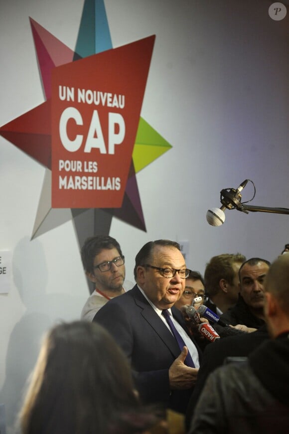 Le candidat PS, Patrick Mennucci s'adresse à la presse après les résultats du 1er tour des élections municipales à Marseille le 23 mars 2014. 