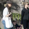 Exclusif - L'actrice Sarah Michelle Gellar et son fils Rocky rencontrent Reese Witherspoon et son fils Tennessee dans la rue à Santa Monica, le 21 janvier 2015.