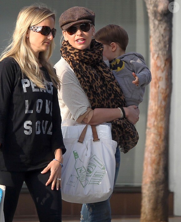 Exclusif - Sarah Michelle Gellar et son fils Rocky, en compagnie d'une amie, dans la rue à Santa Monica, le 21 janvier 2015.