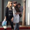 Exclusif - Sarah Michelle Gellar et son fils Rocky, en compagnie d'une amie, dans la rue à Santa Monica, le 21 janvier 2015.
