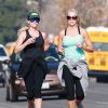 Reese Witherspoon fait du jogging avec une amie à Brentwood, le 21 janvier 2015.