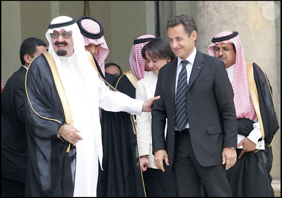 Le roi Abdallah d'Arabie saoudite en juin 2007 à l'Elysée, à Paris, reçu par le président Nicolas Sarkozy