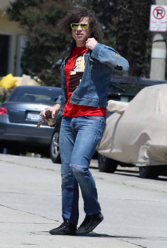 Exclusif - Mandy Moore et son mari Ryan Adams se rendent chez des amis à Echo Park, le 10 juin 2014  